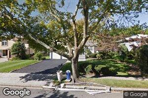 41 Shelbourne Ln, New Hyde Park, NY 11040