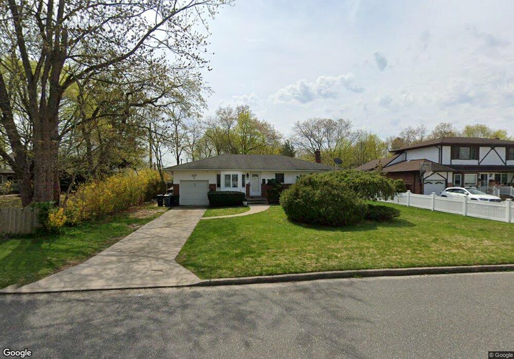 6 Hubbell St, ComMacK, NY 11725 - photo 1