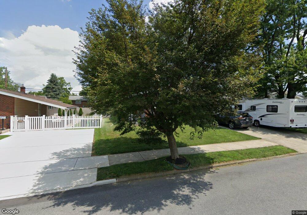 1560 Kadel Dr, Bethlehem, PA 18018 - photo 1