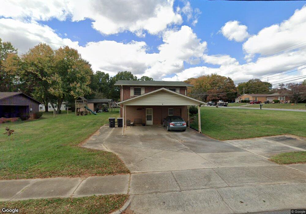 814 N Carolina Ave, Statesville, NC 28677 - photo 1