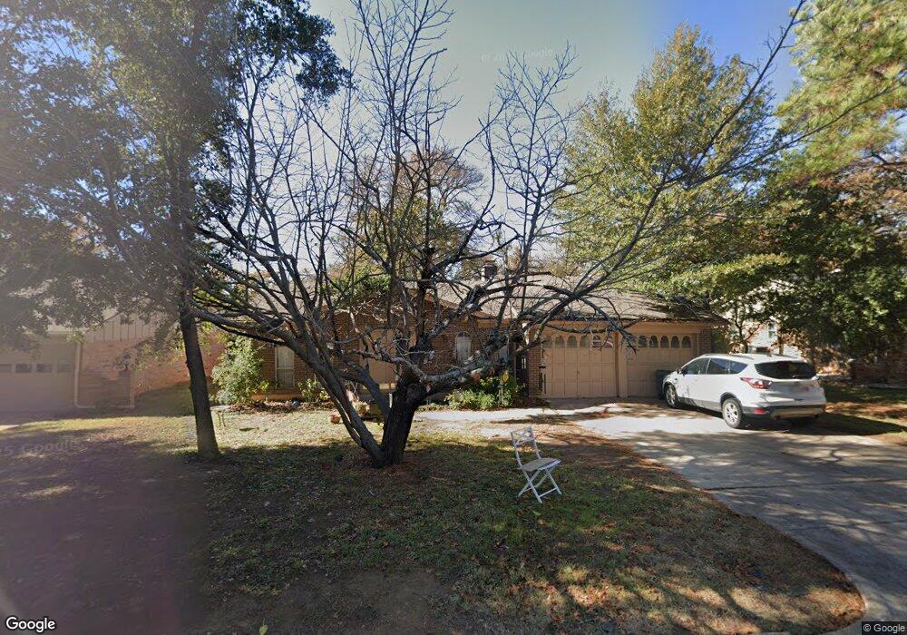 425 Englewood Ln, Hurst, TX 76053 - photo 1