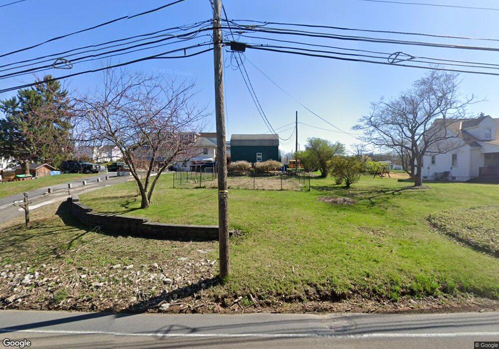 1081 Shelbourne Rd, Reading, PA 19606 - photo 1