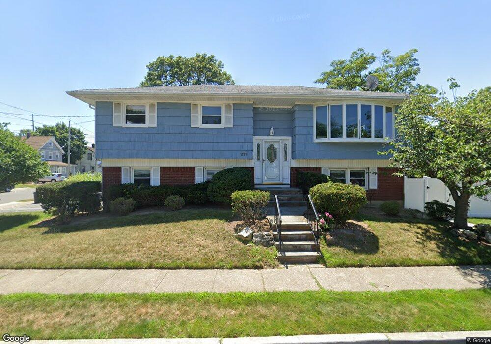 219 Pearsall Place unit 2, Woodmere, NY 11598 - photo 1