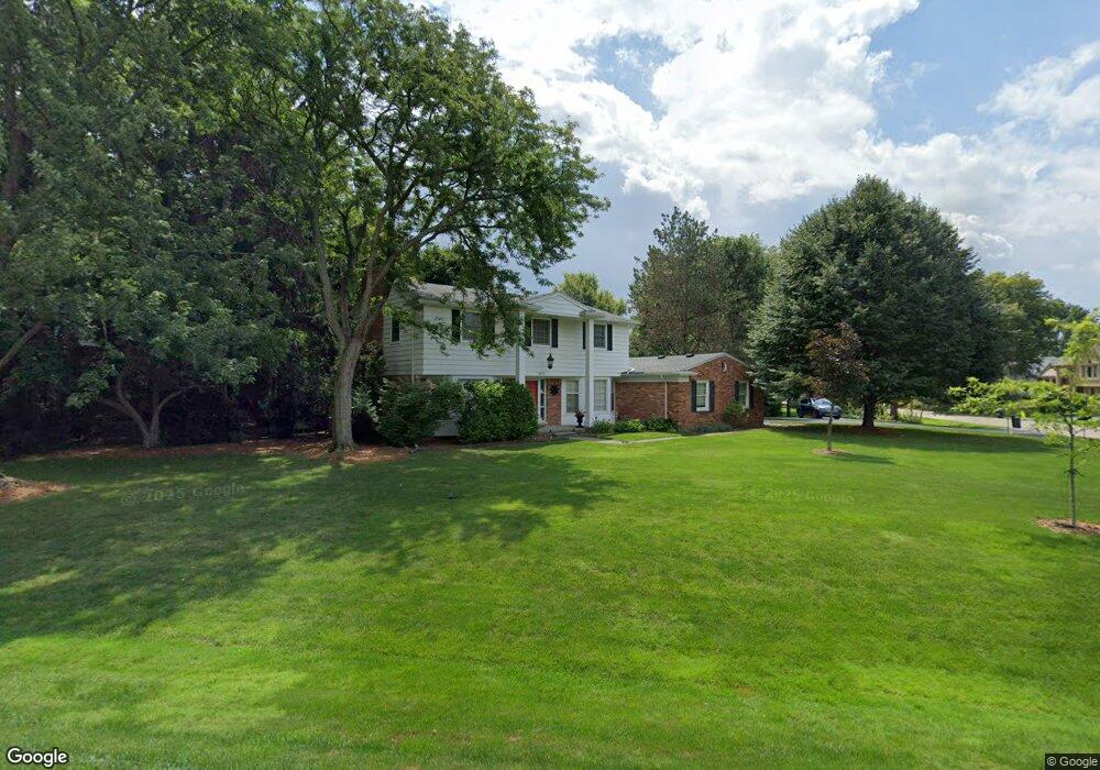 1375 Lake Crescent Dr, Bloomfield Hills, MI 48302 - photo 1