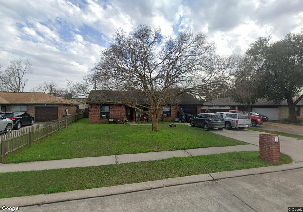 1060 Ben Dr, Alvin, TX 77511 - photo 1