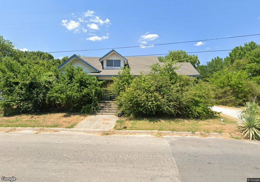 505 Moss St, Gainesville, TX 76240 - photo 1