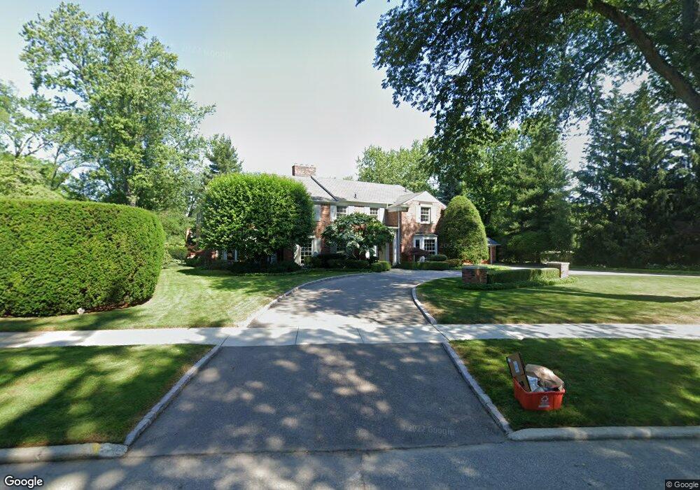 285 Voltaire Place, Grosse Pointe Farms, MI 48236 - photo 1