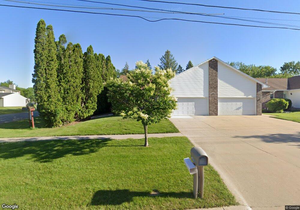 2910 W 4th St, Cedar Falls, IA 50613 - photo 1