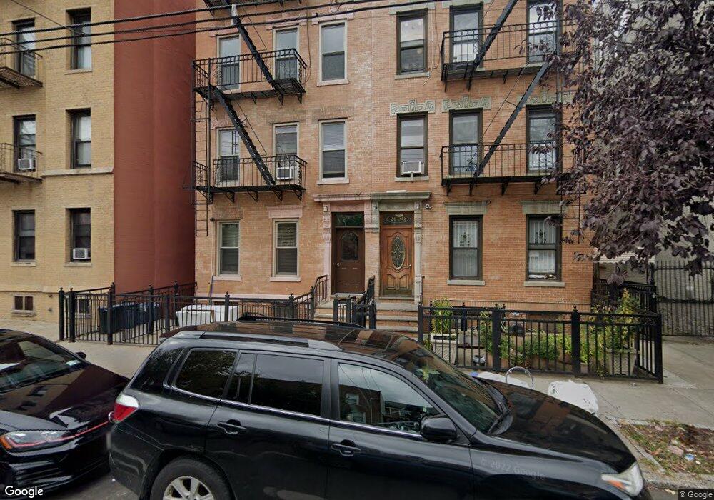 24-32 43rd St unit 5, Astoria, NY 11103 - photo 1