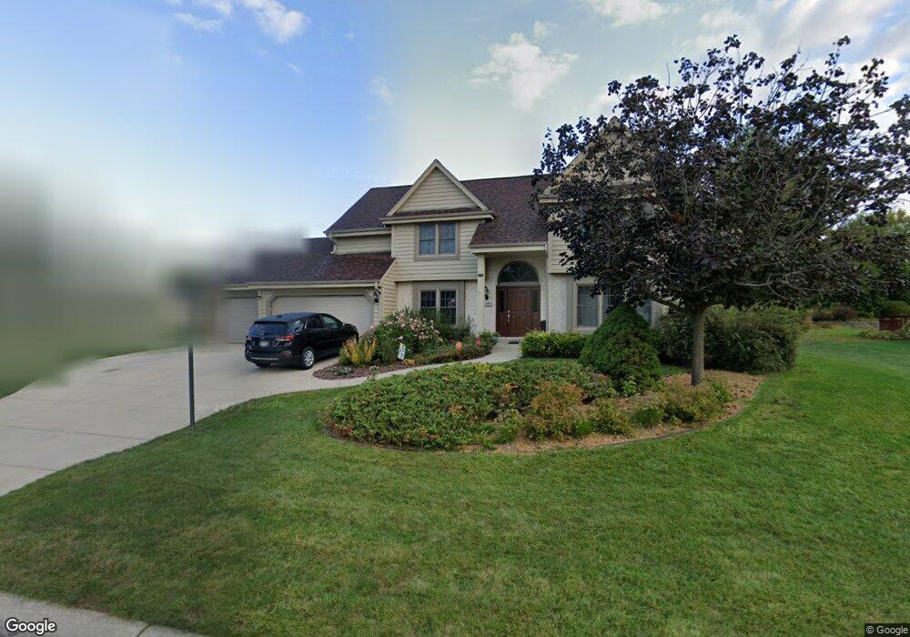 N73W15930 Alpine Ln, Menomonee Falls, WI 53051 - photo 1