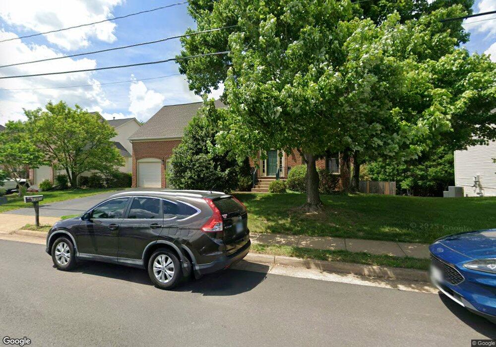 1962 Lord Fairfax Rd, Vienna, VA 22182 - photo 1