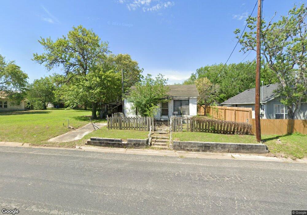 413 N Archer St, Beeville, TX 78102 - photo 1