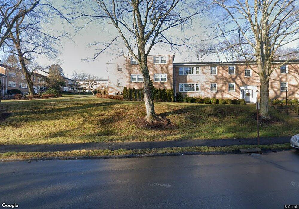 82A Heritage Hill Rd unit 82A, New Canaan, CT 06840 - photo 1