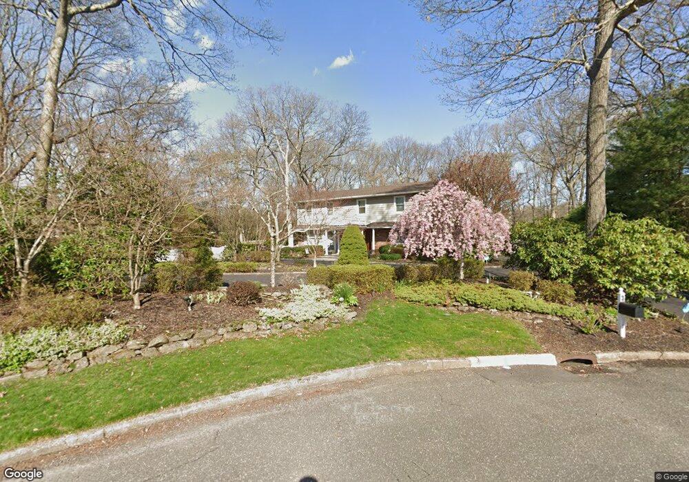 3 Whispering Ct, Dix Hills, NY 11746 - photo 1