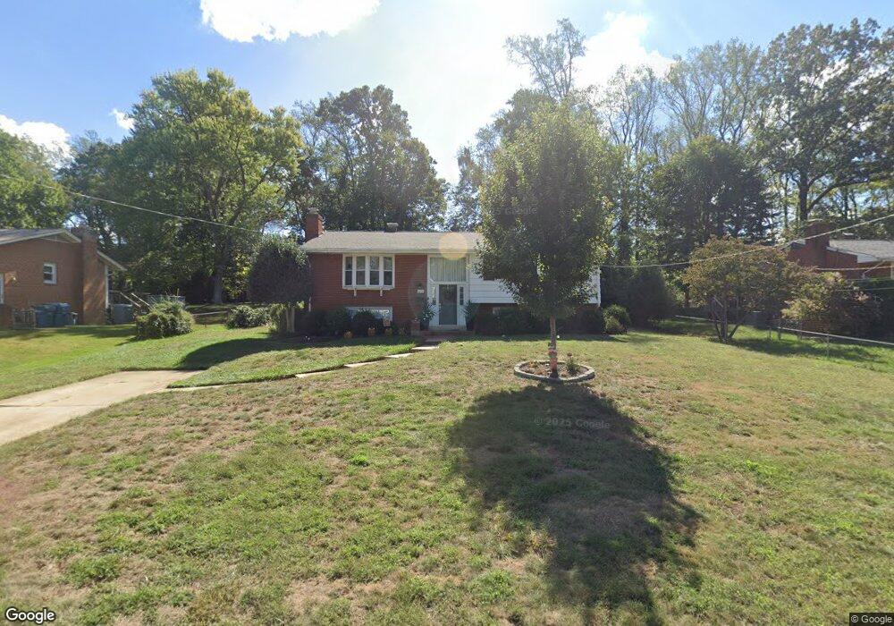 9215 Dellwood Dr, Vienna, VA 22180 - photo 1