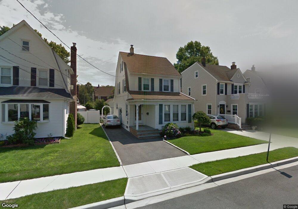 32 Juniper Ave, Mineola, NY 11501 - photo 1