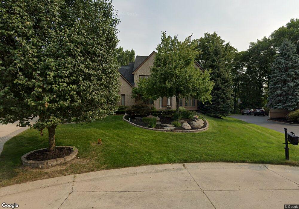 3754 Cherrywood Ct, Rochester Hills, MI 48309 - photo 1
