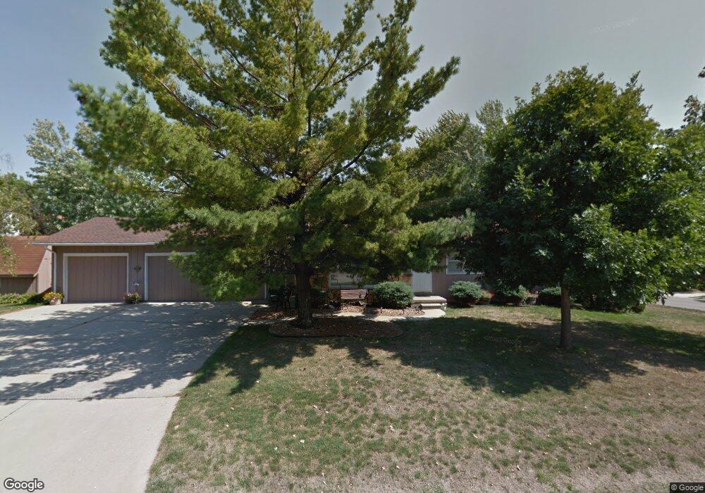 1424 Brenton Dr, Cedar Falls, IA 50613 - photo 1