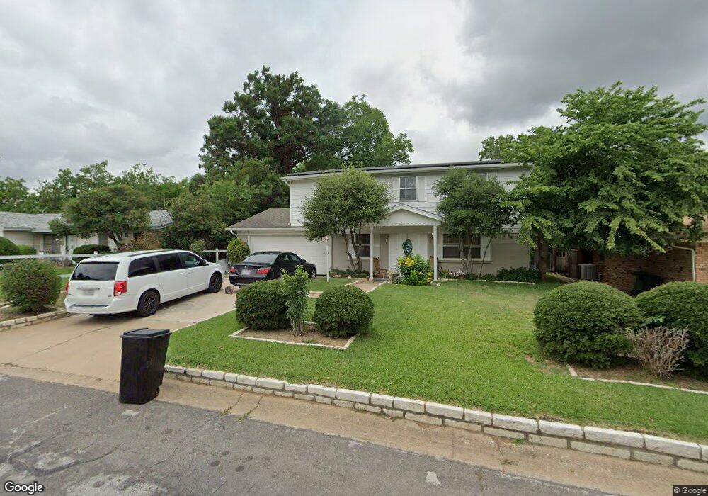 664 Oak Dr, Hurst, TX 76053 - photo 1