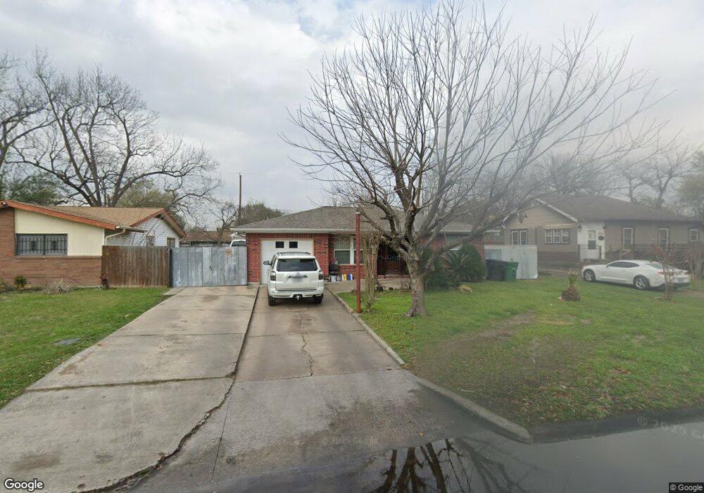 534 W Troy Rd, Houston, TX 77091 - photo 1