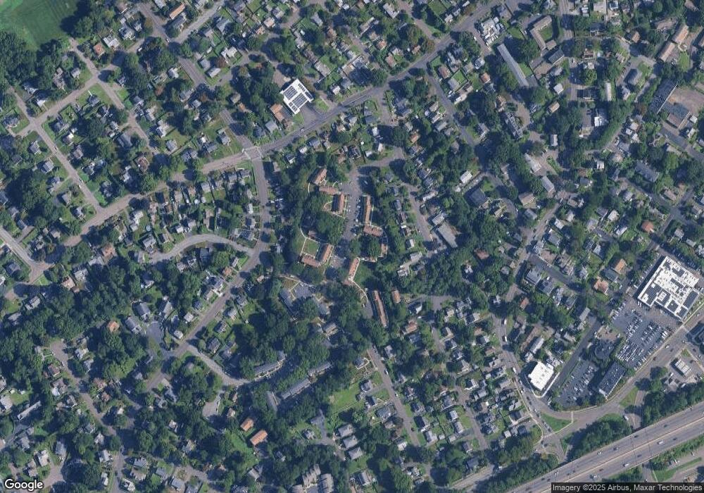 240 Sunnyridge Ave unit 124, Fairfield, CT 06824 - photo 1