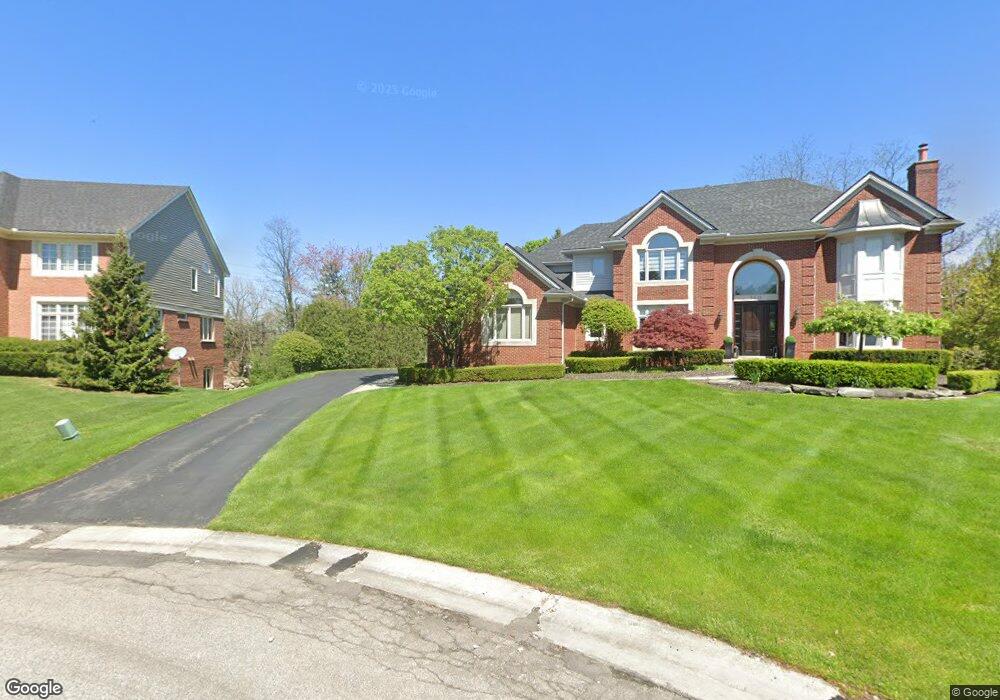560 Brownley Ct, Bloomfield Hills, MI 48304 - photo 1