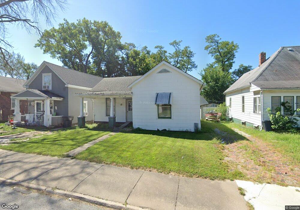 906 W End Place, Moberly, MO 65270 - photo 1