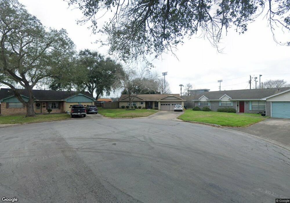 1012 Cedar Lawn Dr, Alvin, TX 77511 - photo 1