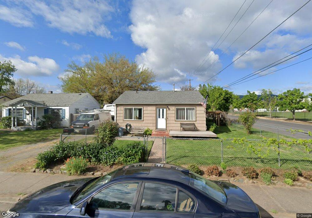 512 S 4th St, Central Point, OR 97502 - photo 1