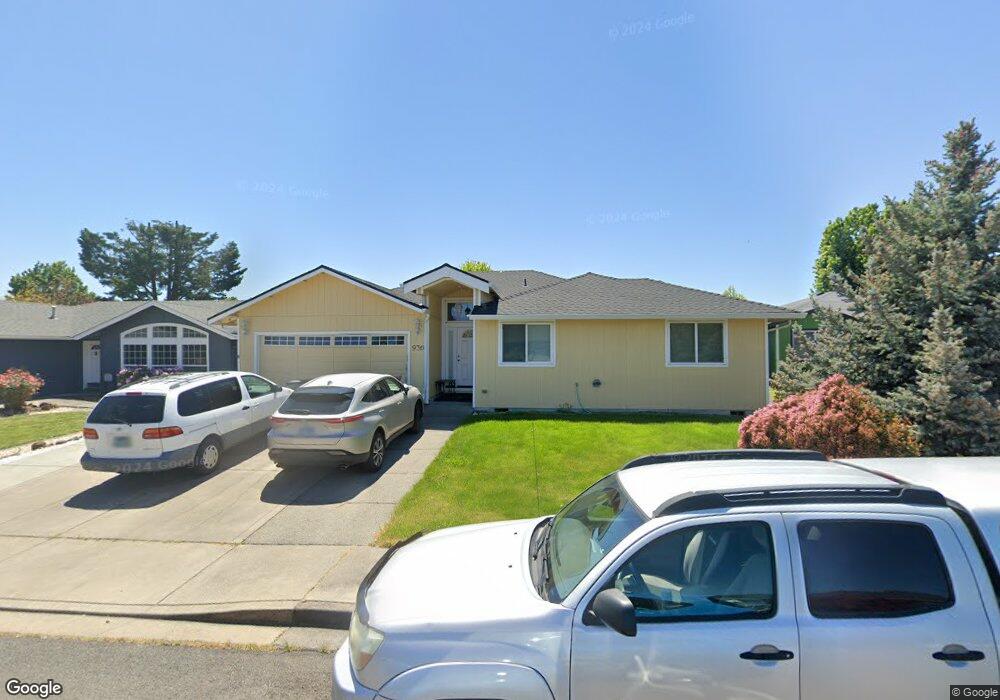 936 Fairfield Cir, Central Point, OR 97502 - photo 1