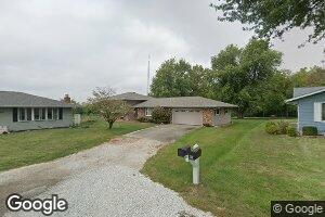 421 W Tremont St, Waverly, IL 62692