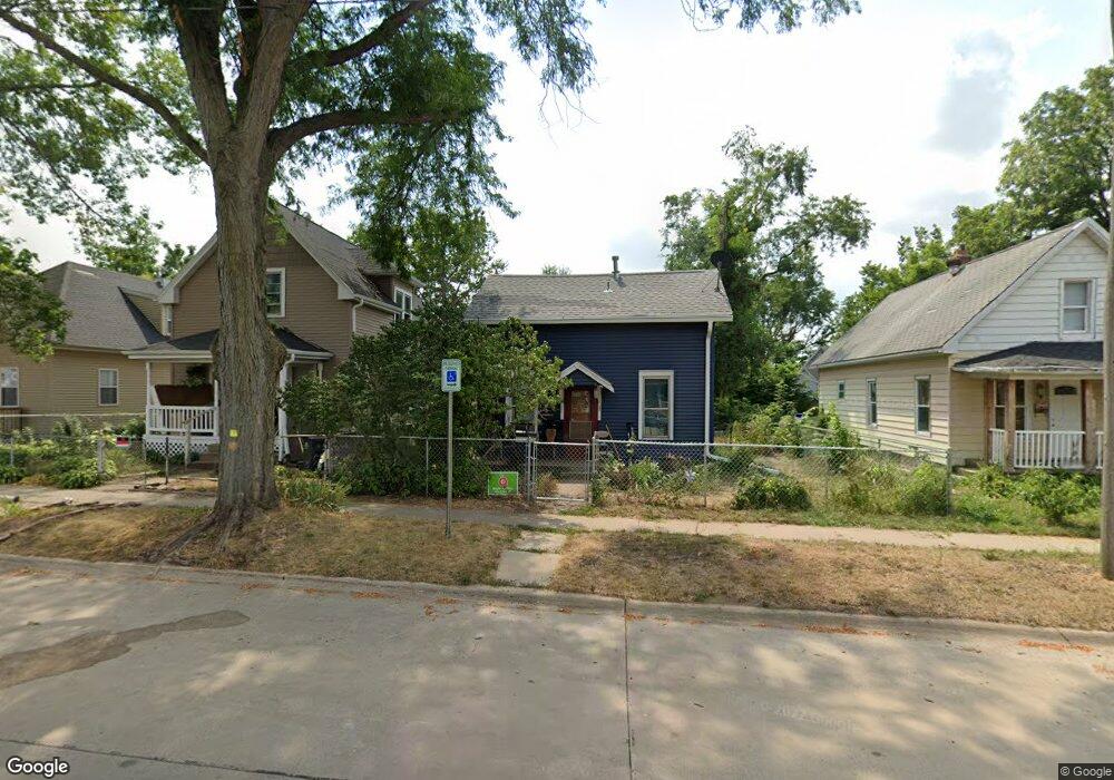 1027 10th Ave SE, Cedar Rapids, IA 52401 - photo 1