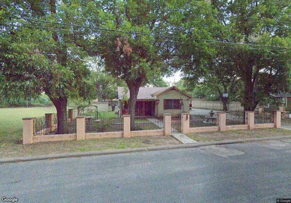 506 N Edison St, Fredericksburg, TX 78624 - photo 1