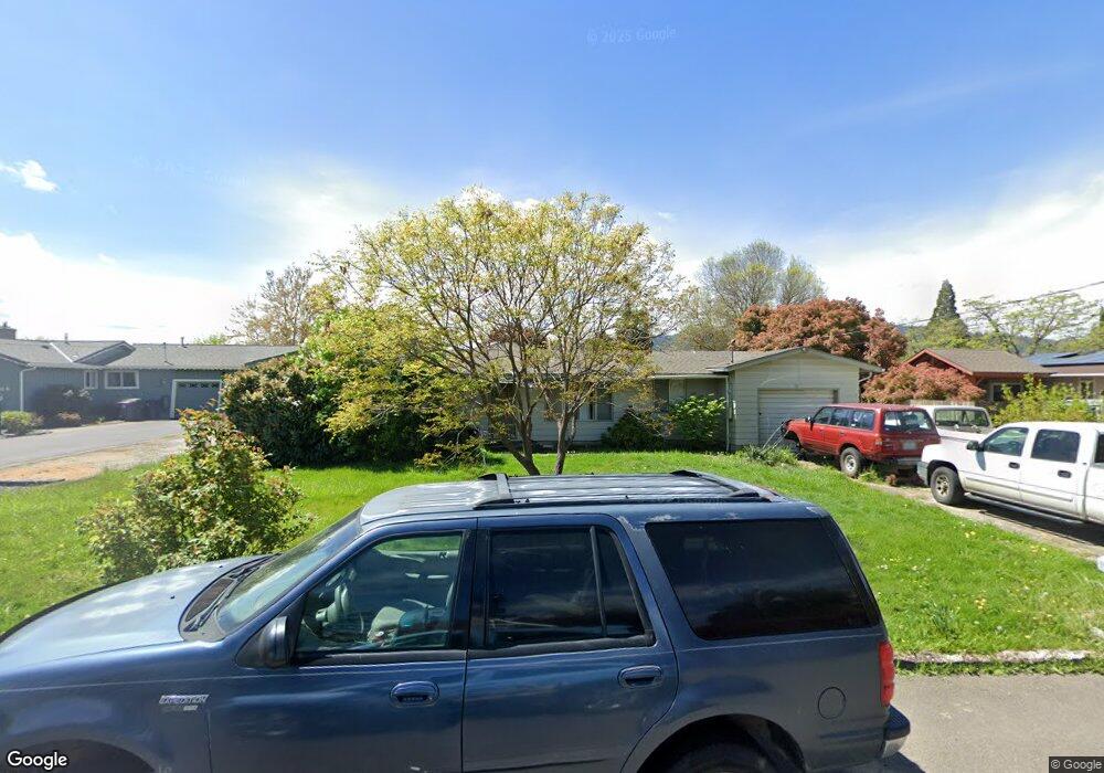 202 Holiday Ln, Central Point, OR 97502 - photo 1