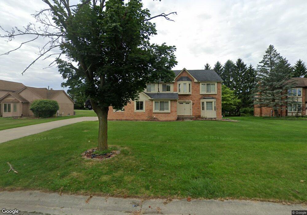 5108 W Pond Cir, West Bloomfield, MI 48323 - photo 1