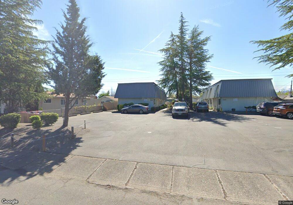 728 Hazel St, Central Point, OR 97502 - photo 1