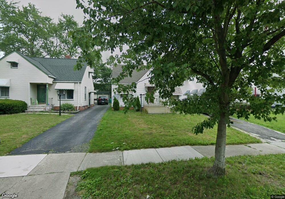 21301 Gardenview Dr, Maple Heights, OH 44137 - photo 1