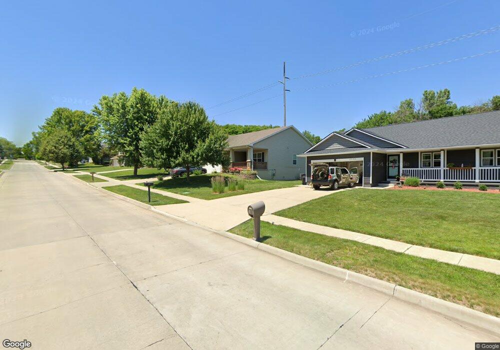 2330 E Marion St, Des Moines, IA 50320 - photo 1
