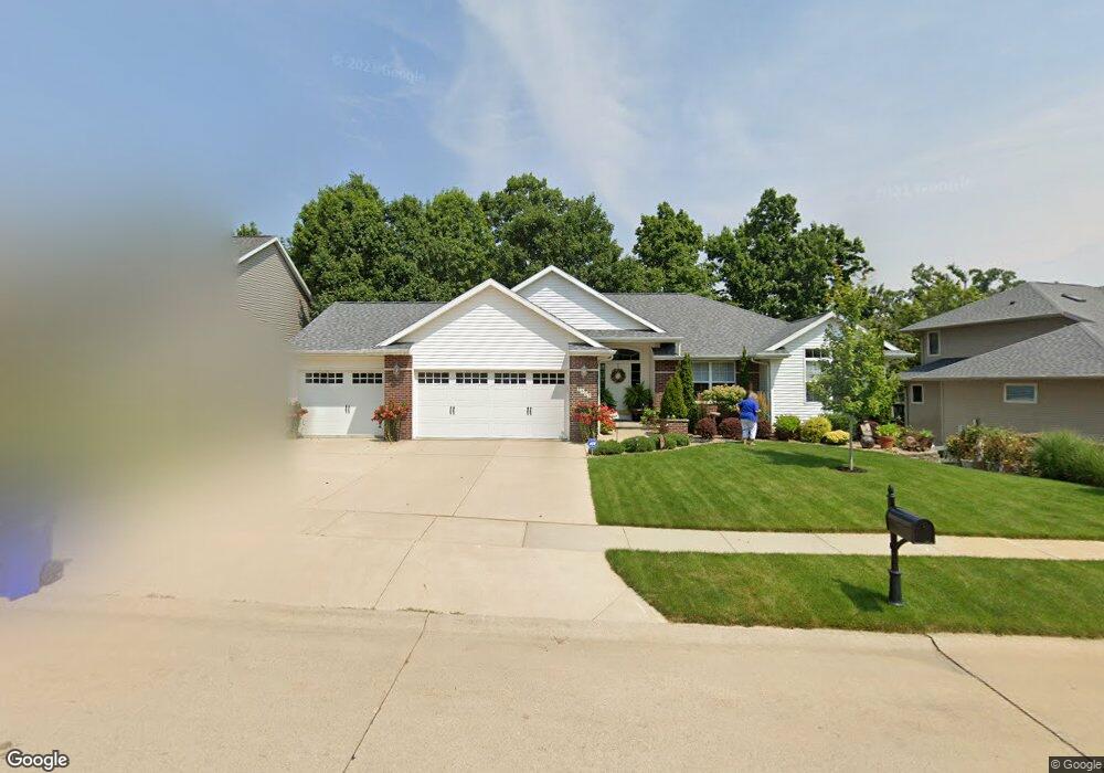 2802 Oak Crest Ct NW, Cedar Rapids, IA 52405 - photo 1
