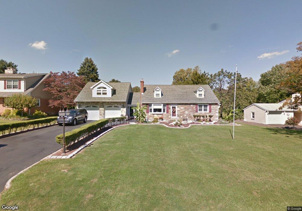 918 E Maple Dr, Southampton, PA 18966 - photo 1