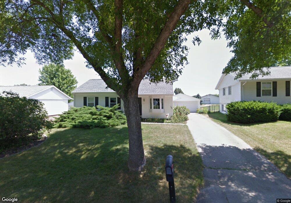 3341 Dunham Dr SW, Cedar Rapids, IA 52404 - photo 1