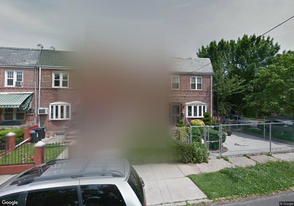 7541 167th St, Fresh Meadows, NY 11366 - photo 1