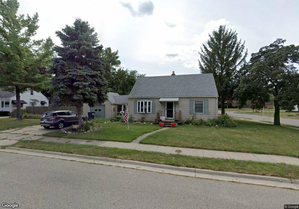 1635 Berkeley Dr, Lansing, MI 48910 - photo 1