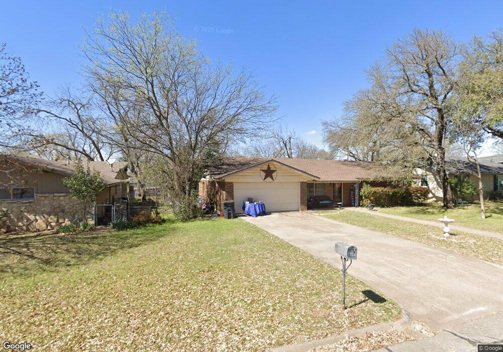 1212 Tanglewood Dr, Cleburne, TX 76033 - photo 1