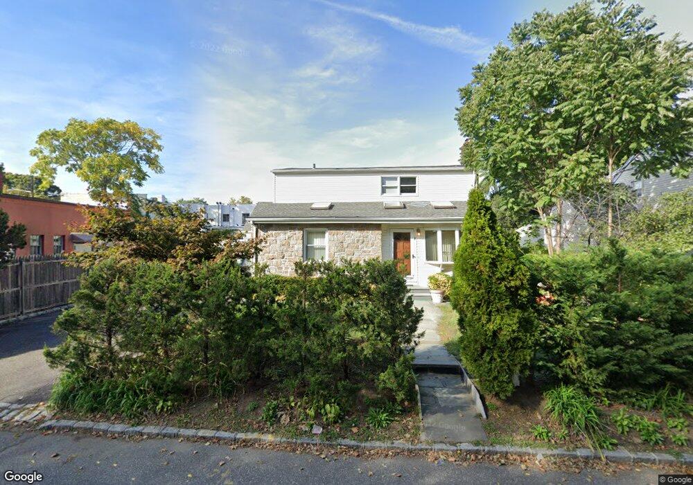 3 Gutheil Ln, Great Neck, NY 11024 - photo 1