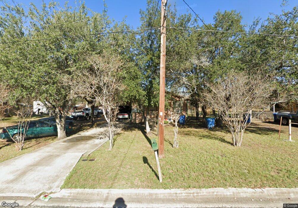 800 W Hutchinson St, Beeville, TX 78102 - photo 1