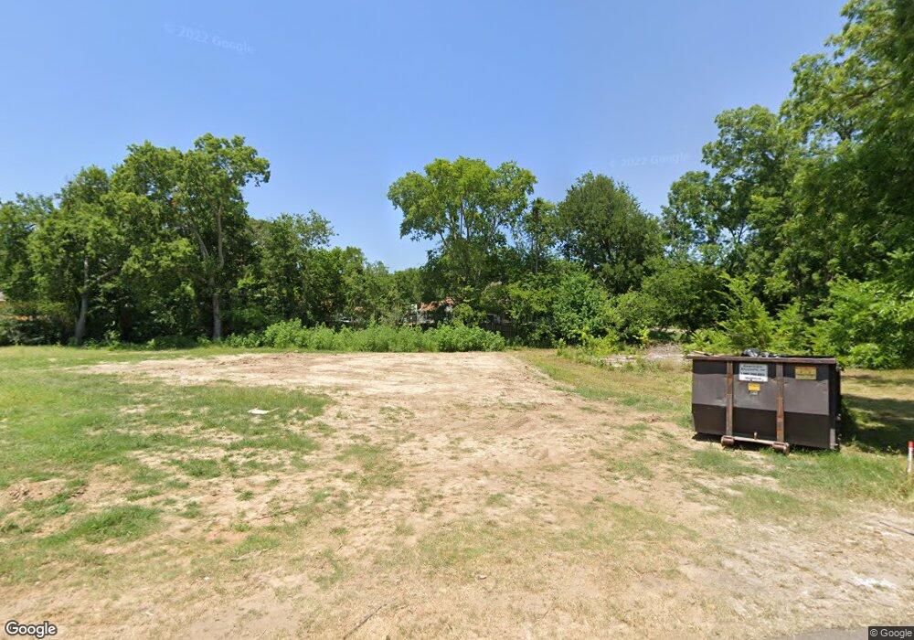 811 E 7th St, Bonham, TX 75418 - photo 1