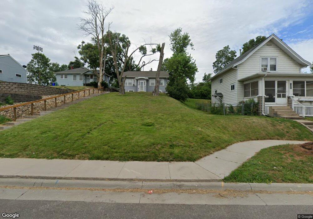 344 11th St SW, Cedar Rapids, IA 52404 - photo 1