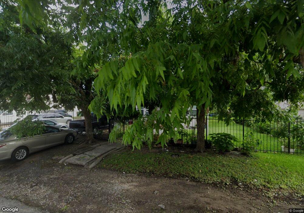 813 Moody St unit 3, Houston, TX 77009 - photo 1