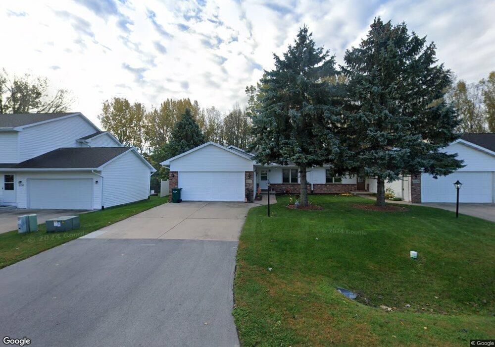 2110 N Cloudview Dr, Appleton, WI 54914 - photo 1